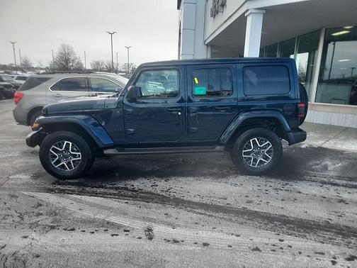 2025 Jeep Wrangler 4-Door Sahara 4x4