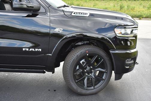 Diamond Black Crystal Pearlcoat 2026 RAM 1500 Laramie