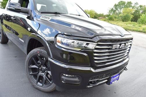 Diamond Black Crystal Pearlcoat 2026 RAM 1500 Laramie