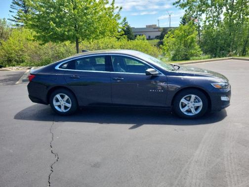 Dark Ash Metallic 2022 Chevrolet Malibu 1LS
