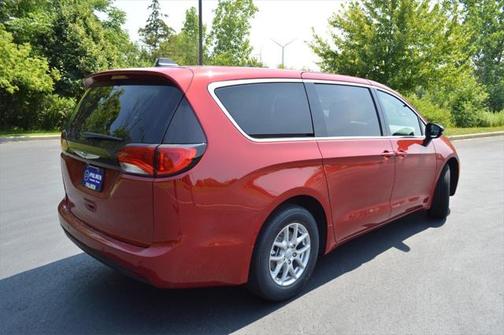 2025 Chrysler Voyager LX