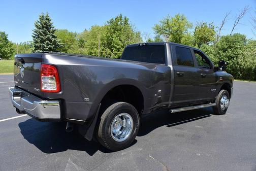 Granite Crystal Metallic Clearcoat 2023 RAM 3500 Big Horn Crew Cab 4x4 8' Box