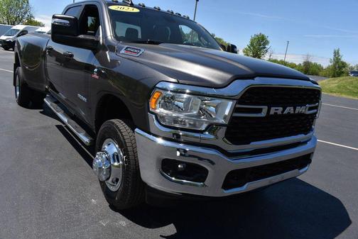 Granite Crystal Metallic Clearcoat 2023 RAM 3500 Big Horn Crew Cab 4x4 8' Box