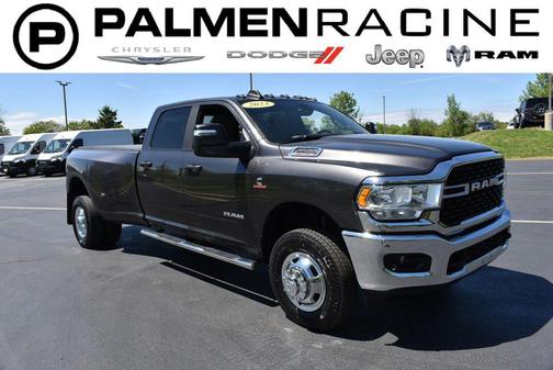 Granite Crystal Metallic Clearcoat 2023 RAM 3500 Big Horn Crew Cab 4x4 8' Box