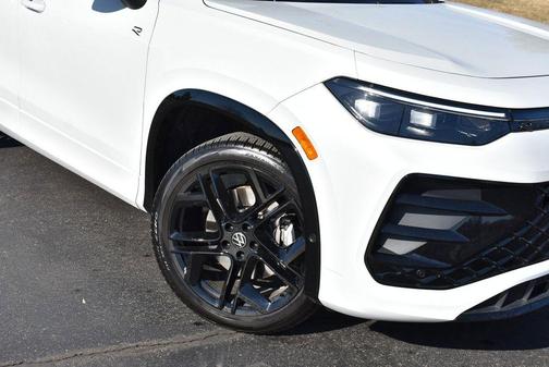 2025 Volkswagen Tiguan 2.0T SE R-Line Black 4MOTION