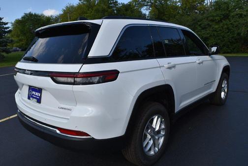 Bright White Clearcoat 2026 Jeep Grand Cherokee Laredo