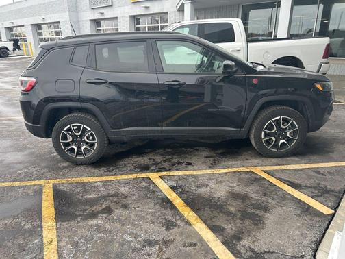 2025 Jeep Compass Trailhawk