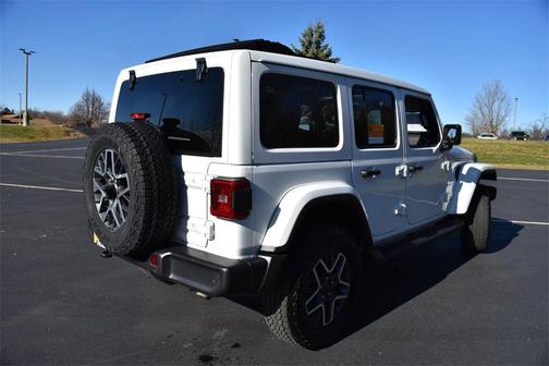 2024 Jeep Wrangler 4-Door Sahara 4x4