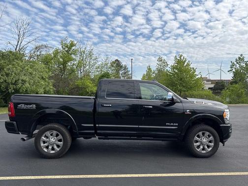 Diamond Black Crystal Pearlcoat 2019 RAM 2500 Limited Crew Cab 4x4 6'4' Box