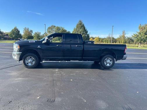 Diamond Black Crystal Pearlcoat 2023 RAM 3500 Tradesman Crew Cab 4x4 8' Box