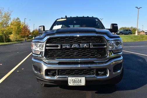 Diamond Black Crystal Pearlcoat 2023 RAM 3500 Tradesman Crew Cab 4x4 8' Box