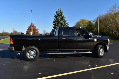 Diamond Black Crystal Pearlcoat 2023 RAM 3500 Tradesman Crew Cab 4x4 8' Box