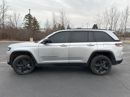 2024 Jeep Grand Cherokee Altitude