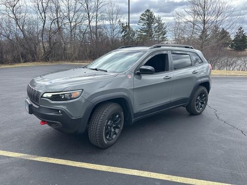 Sting-Gray Clearcoat 2022 Jeep Cherokee Trailhawk