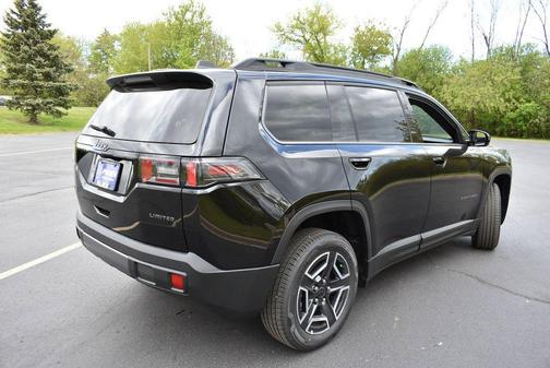 Diamond Black Crystal Pearlcoat 2026 Jeep Cherokee Limited