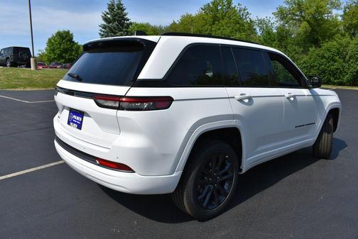 Bright White Clearcoat 2026 Jeep Grand Cherokee Limited