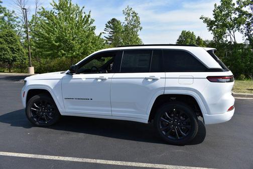 Bright White Clearcoat 2026 Jeep Grand Cherokee Limited