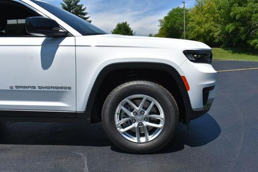 Bright White Clearcoat 2026 Jeep Grand Cherokee L Laredo