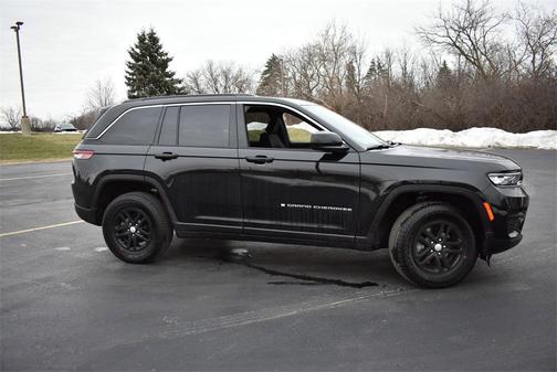 2025 Jeep Grand Cherokee Laredo