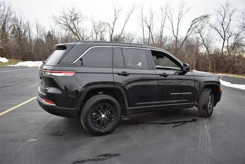 2025 Jeep Grand Cherokee Laredo