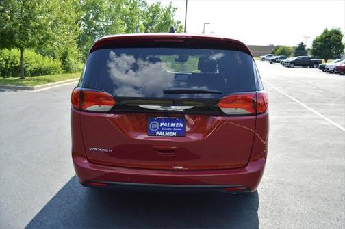 2025 Chrysler Voyager LX