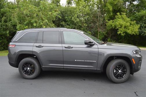 2025 Jeep Grand Cherokee Laredo
