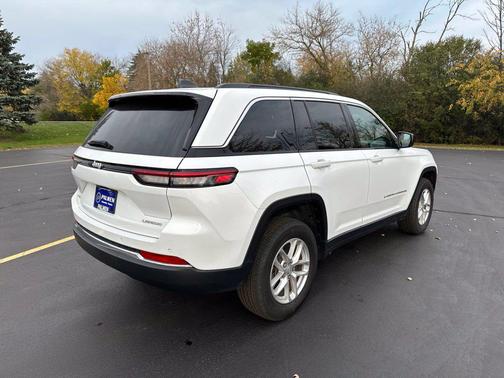 Bright White Clearcoat 2025 Jeep Grand Cherokee Laredo