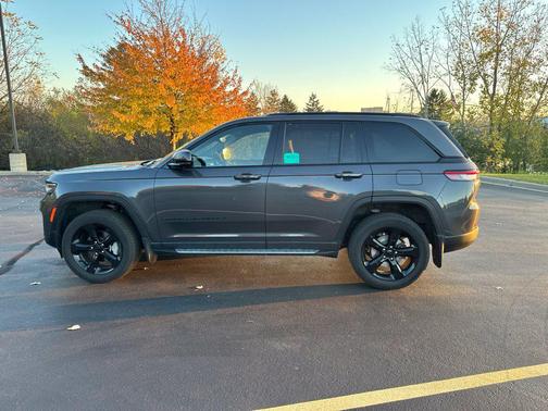 Baltic Gray Metallic Clearcoat 2025 Jeep Grand Cherokee Limited