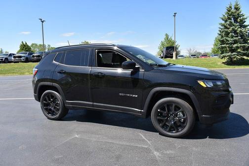 Diamond Black Crystal Pearlcoat 2026 Jeep Compass Latitude