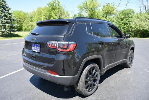 Diamond Black Crystal Pearlcoat 2026 Jeep Compass Latitude