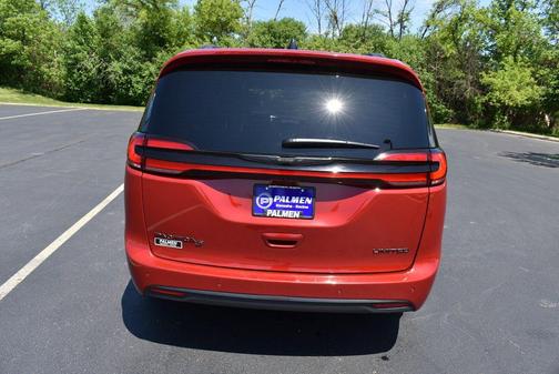 Red Hot Pearlcoat 2025 Chrysler Pacifica Limited