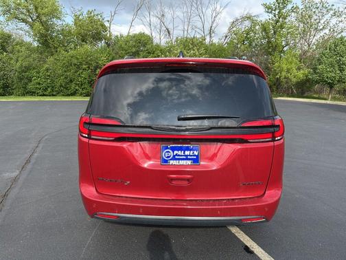 Red Hot Pearlcoat 2025 Chrysler Pacifica Limited