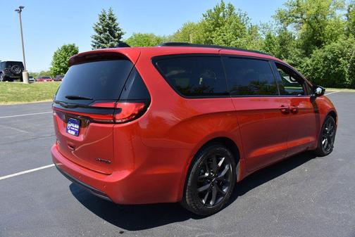 Red Hot Pearlcoat 2025 Chrysler Pacifica Limited