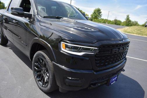Diamond Black Crystal Pearlcoat 2026 RAM 1500 Limited