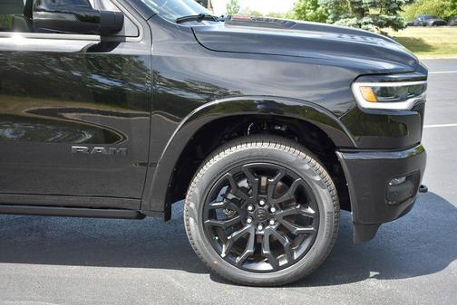 Diamond Black Crystal Pearlcoat 2026 RAM 1500 Limited