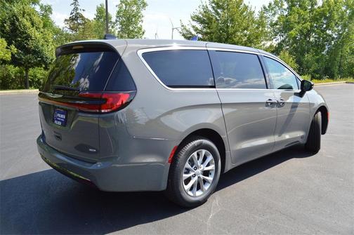 2025 Chrysler Pacifica L