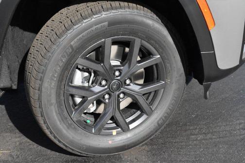 Sting-Gray Clearcoat 2027 Jeep Grand Cherokee L Laredo
