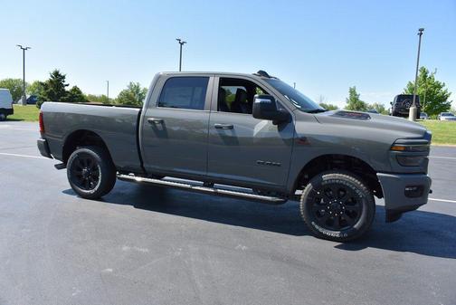 Ceramic Gray Clearcoat 2026 RAM 2500 Laramie Crew Cab 4x4 6'4' Box