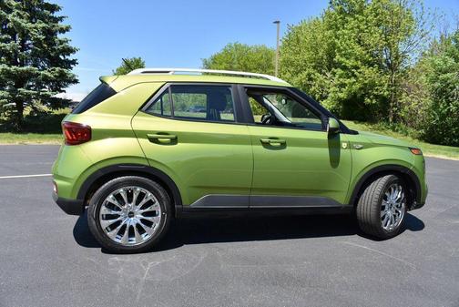 Green Apple 2024 Hyundai VENUE SEL
