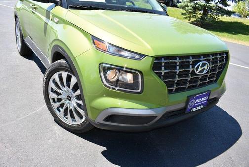 Green Apple 2024 Hyundai VENUE SEL