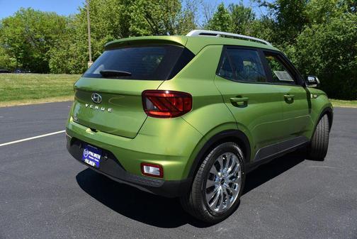 Green Apple 2024 Hyundai VENUE SEL
