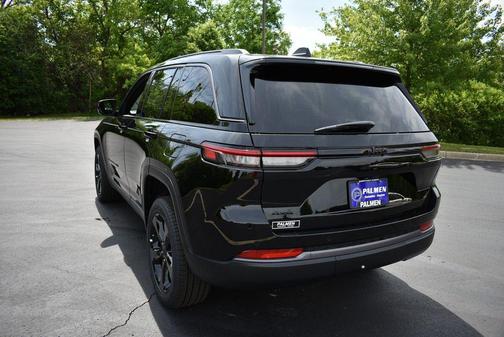 Diamond Black Crystal Pearlcoat 2026 Jeep Grand Cherokee Limited