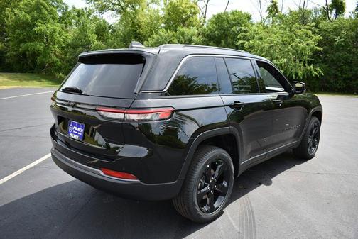 Diamond Black Crystal Pearlcoat 2026 Jeep Grand Cherokee Limited