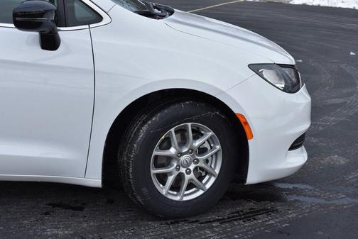 2026 Chrysler Voyager LX
