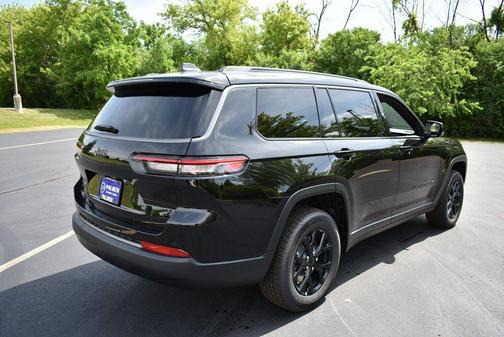 Diamond Black Crystal Pearlcoat 2026 Jeep Grand Cherokee L Altitude