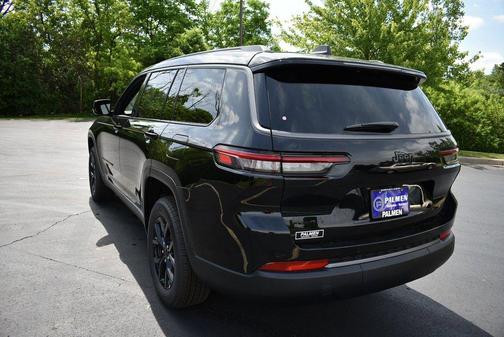 Diamond Black Crystal Pearlcoat 2026 Jeep Grand Cherokee L Altitude