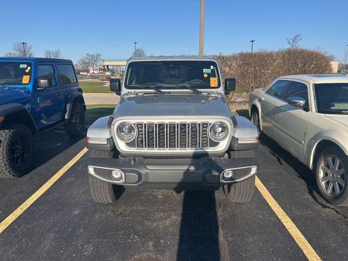 Silver Zynith Clearcoat 2024 Jeep Wrangler 4-Door Sahara 4x4