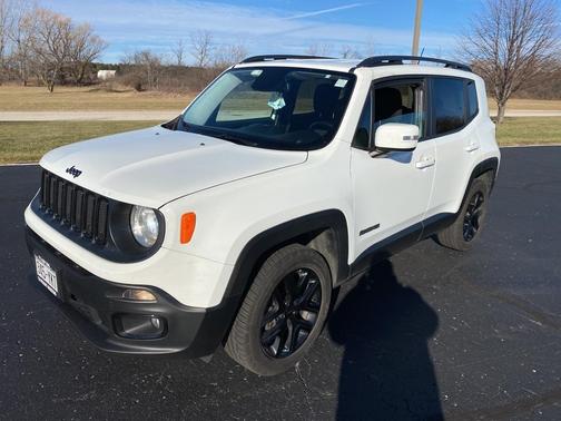 Photo 2 of 4 of 2017 Jeep Renegade Altitude
