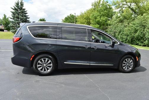 Maximum Steel Metallic Clearcoat 2019 Chrysler Pacifica Touring-L Plus
