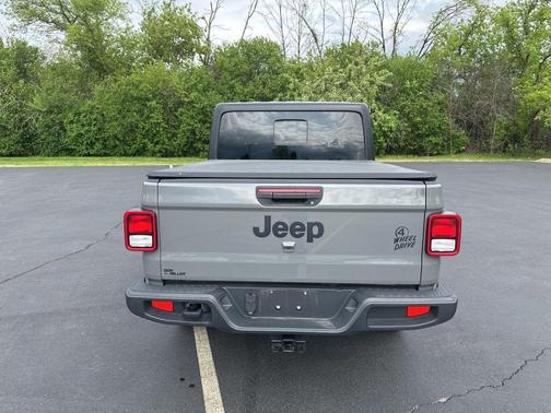Sting-Gray Clearcoat 2022 Jeep Gladiator Willys 4x4
